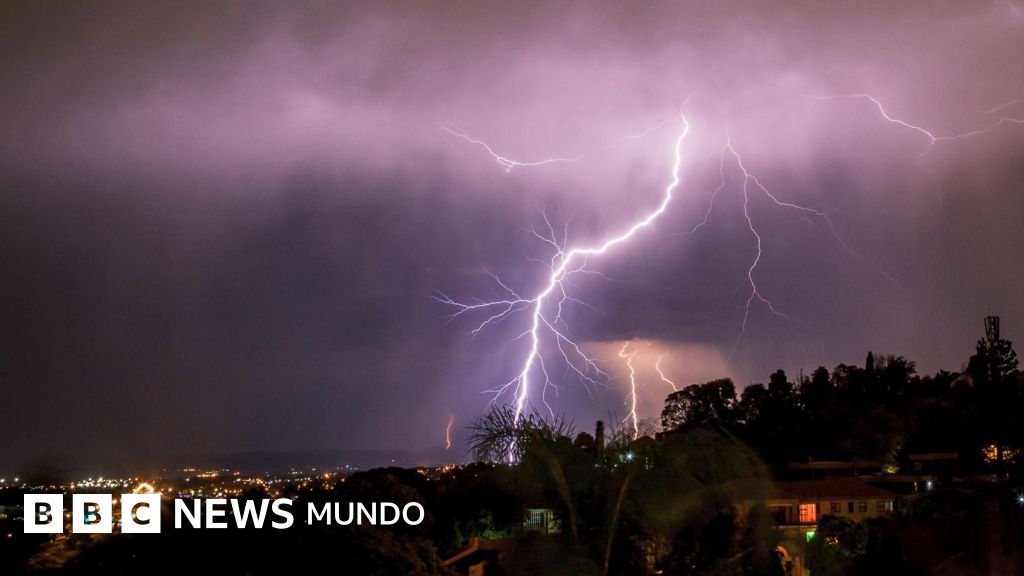 Qué son las tormentas secas y qué papel tienen en los incendios que asolan parte de España