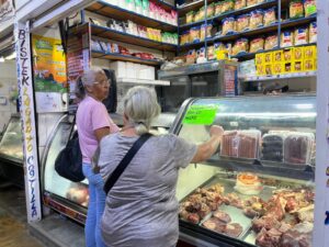 Queso en Bs.782,93 / $6.10 y el jamón en 1.010 / $7.90 en El Comunitario