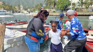 RIE enseña a niños de Maiquetía el arte de la pesca