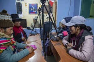 Radios comunitarias latinoamericanas resisten a más autoritarismo y menos recursos : IPS Agencia de Noticias