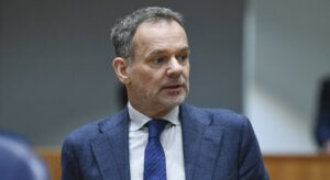 Renuncian ocho altos cargos de Estado de Países Bajos