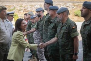 Robles afirma que UME y Ejército de Tierra seguirán desplegados en Galicia el tiempo que «sea necesario» | europapress.es