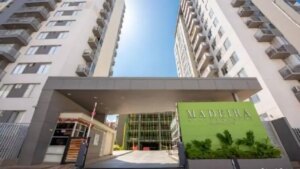 Robos simultáneos en conjunto residencial Madeira deja pérdidas cercanas a 40 millones de pesos: los delincuentes, capturados en video