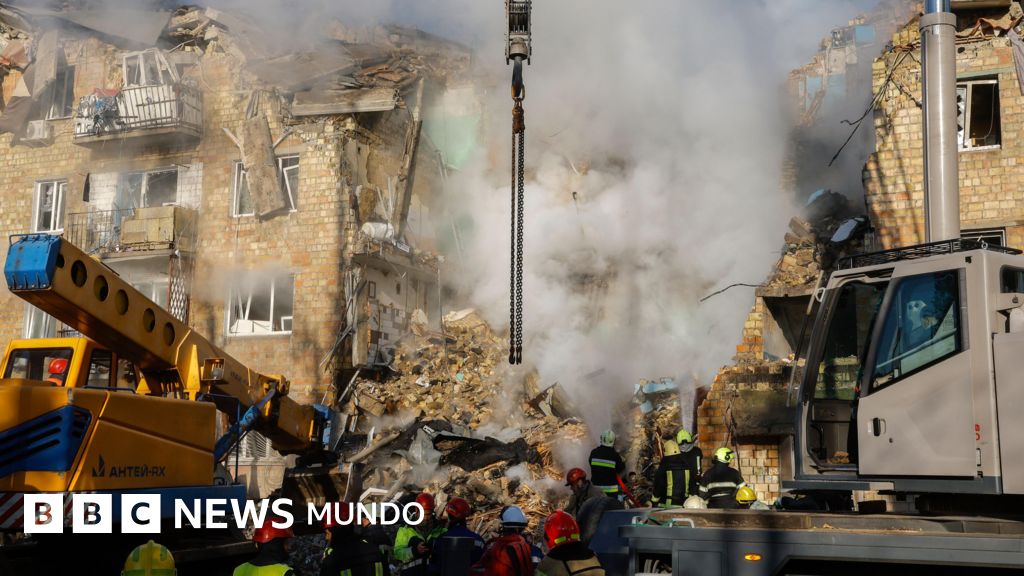 Rusia lanza ataques masivos con misiles y drones contra la capital de Ucrania que dejan al menos 19 muertos