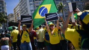 Seguidores de Bolsonaro aplauden las sanciones de EE.UU. – DW – 04/08/2025