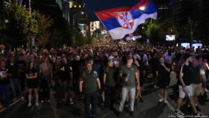 Serbia vive otra jornada de protestas masivas antigobierno – DW – 15/08/2025