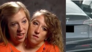 Siamesas Abby y Brittany Hensel, que comparten el mismo cuerpo con dos cabezas, fueron vistas con un bebé ¿ya son madres?