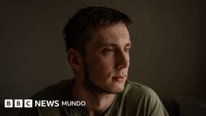«Siempre estás mirando hacia arriba»: el pánico al sonido de los drones que sufren los soldados de Ucrania tras dejar el frente