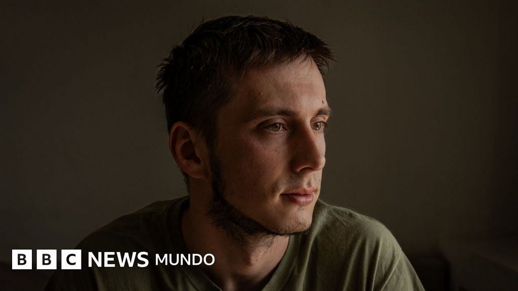 "Siempre estás mirando hacia arriba": el pánico al sonido de los drones que sufren los soldados de Ucrania tras dejar el frente