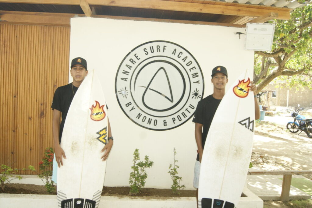 Surfistas guaireños en ascenso participarán en evento internacional