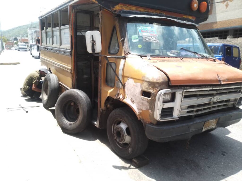 Transportistas se quedan varados por deterioro de sus unidades