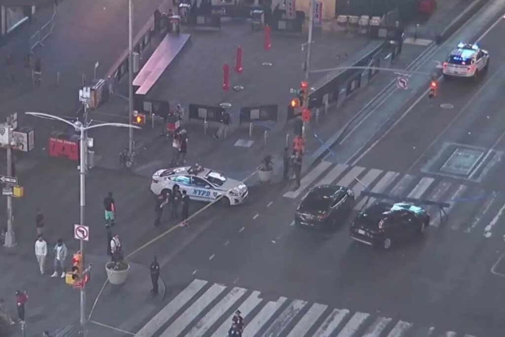 Tres heridos y un adolescente detenido en un tiroteo en Times Square de Nueva York