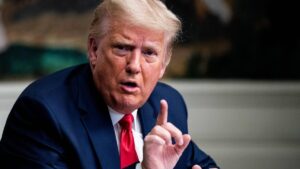 Trump anuncia aranceles del 100 % a chips y semiconductores