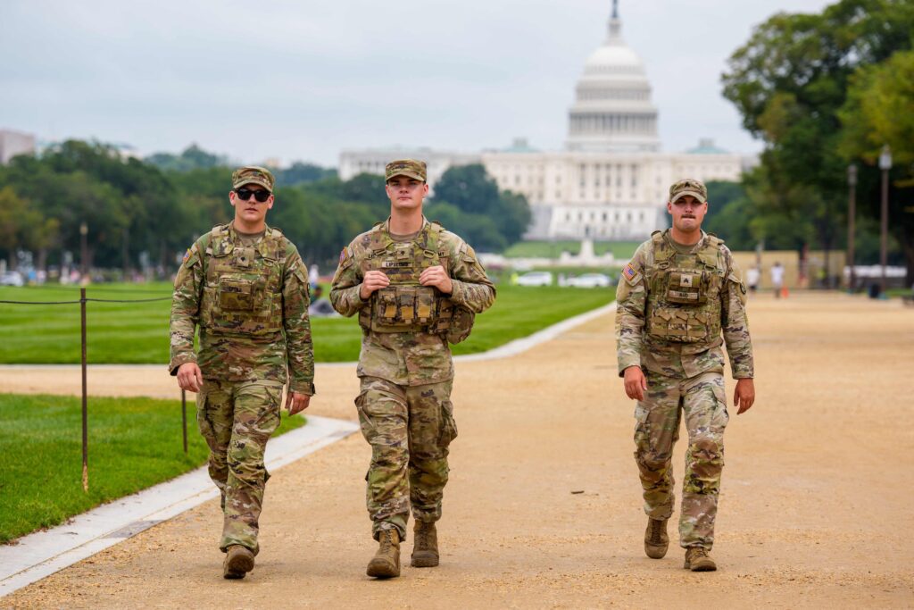Trump anuncia que esta noche saldrá a patrullar las calles de Washington