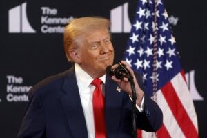 Trump baraja incluir a «algunos líderes europeos» en una eventual reunión con Putin y Zelenski | europapress.es