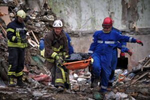 Trump califica de «repugnante» el ataque ruso más letal del año en Kiev, que deja 31 muertos
