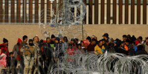 Trump construirá el mayor centro de detención de inmigrantes ilegales en una base militar de Texas