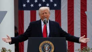 Trump despliega submarinos nucleares tras choque con Rusia – DW – 01/08/2025