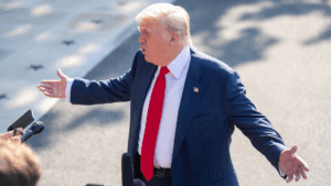 Trump dice que quiere publicar todos los archivos de Epstein, pero teme que «gente salga lastimada»