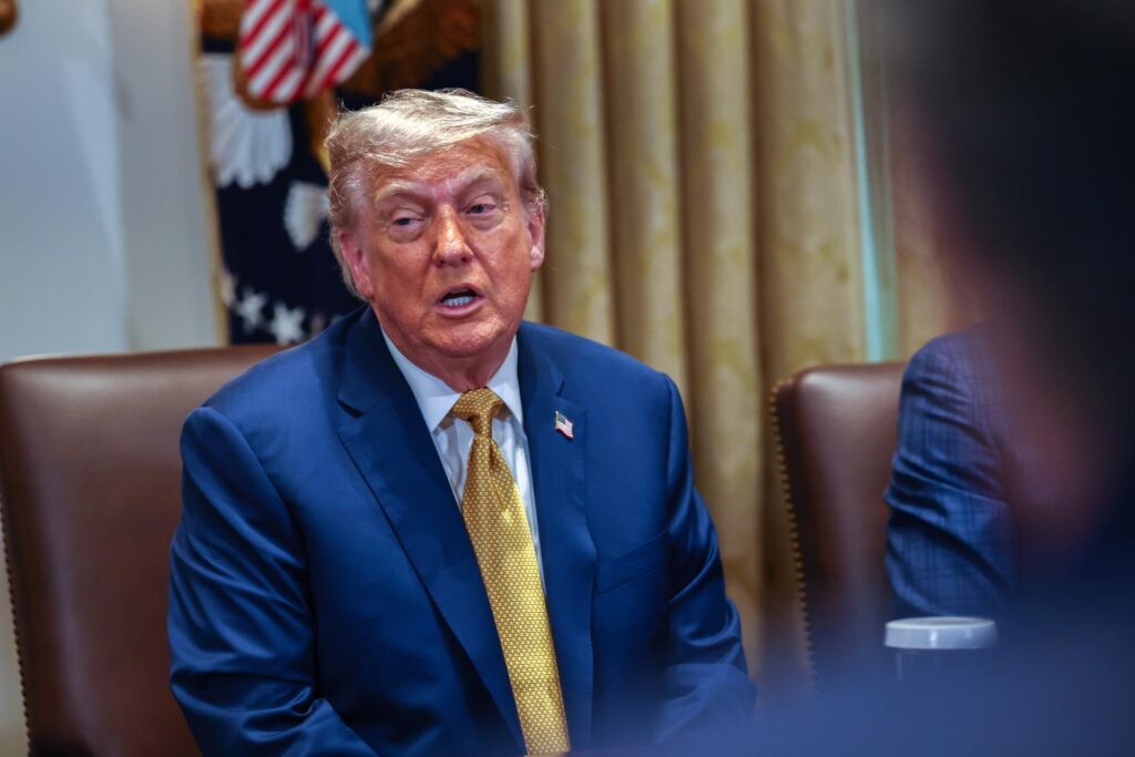 Trump dona el primer salario de su segundo mandato a la renovación de la Casa Blanca - AlbertoNews