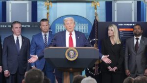 Trump ordena el despliegue de la Guardia Nacional en Washington D.C para acabar con la delincuencia callejera | elperiodico.com