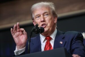 Trump planea aranceles del 100 % a chips y semiconductores