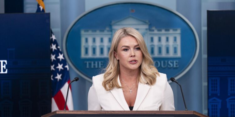 Leavitt sobre movilizavión cerca de costas de Venezuela: Trump, "está preparado" para frenar el narcotráfico y "llevar a los responsables ante la Justicia"
