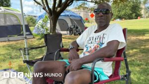 Trump publicó una foto de mí sentado junto a mi carpa y luego llegó la excavadora