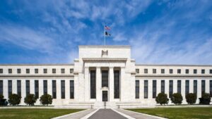 Trump redobla su ataque a la independencia de la Fed y despide a la gobernadora de la Reserva Federal Lisa Cook | elperiodico.com