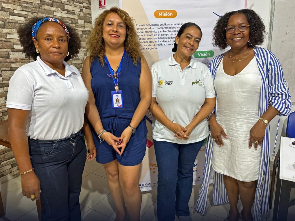 En la imagen, de izquierda a derecha: María Juana Iturri, Andrea Rengifo, Martha Paredes y Silena Dajome, quienes hicieron parte del seminario desarrollado en Tumaco.