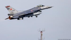 Turquía cierra puertos y espacio aéreo a naves de Israel – DW – 30/08/2025