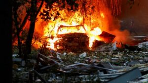 Ucrania bombardea objetivos militares y energéticos en Rusia – DW – 03/08/2025