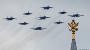 Ucrania dice haber destruido valioso avión de combate ruso – DW – 04/08/2025