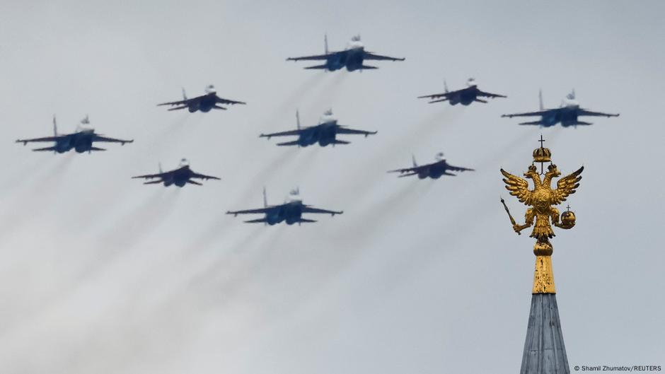 Ucrania dice haber destruido valioso avión de combate ruso – DW – 04/08/2025