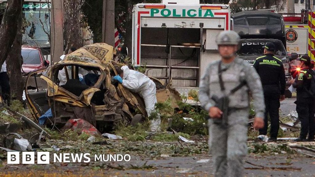 Un atentado con explosivos en Cali y el derribo de un helicóptero de la policía dejan al menos 14 muertos y decenas de heridos en Colombia
