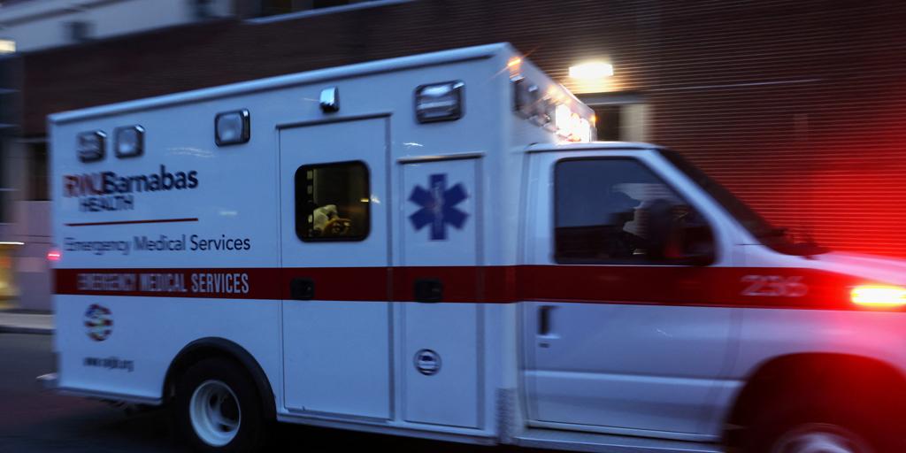 Un autobús turístico con niños vuelca en una autopista de Nueva York, causando múltiples muertos y heridos