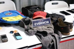 Un bolsito tricolor protagonizó la última rueda de prensa de Diosdado Cabello