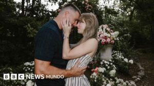 «Un cortejo meticulosamente coreografiado»: cómo la foto de compromiso de Taylor Swift y Travis Kelce hace eco de la simbología de 6 siglos de historia del arte