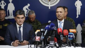 Un grupo armado captura 34 militares colombianos y pone en alerta al Gobierno | elperiodico.com