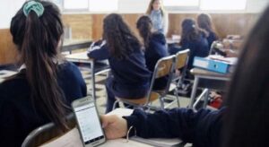 Una escuela pública chilena prohibió los celulares en clases para potenciar el aprendizaje – AlbertoNews
