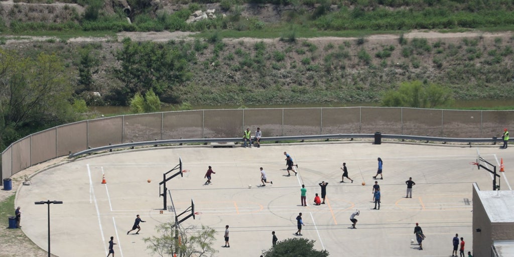 Una jueza bloquea 'in extremis' la deportación de un grupo de menores no acompañados de Guatemala