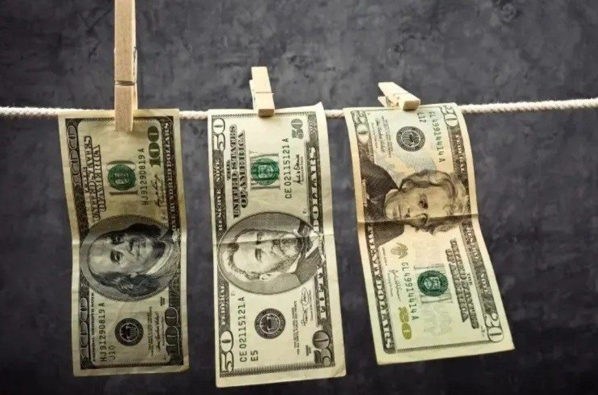 Uruguay busca en Chile a venezolano que blanqueó dinero obtenido con estafas digitales - AlbertoNews