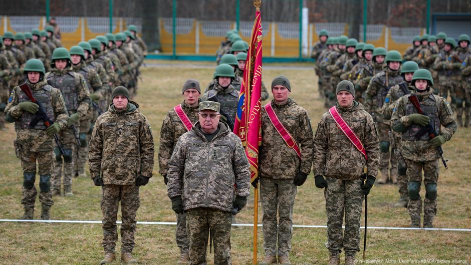 Varones entre 18 y 22 años podrán salir de Ucrania – DW – 26/08/2025