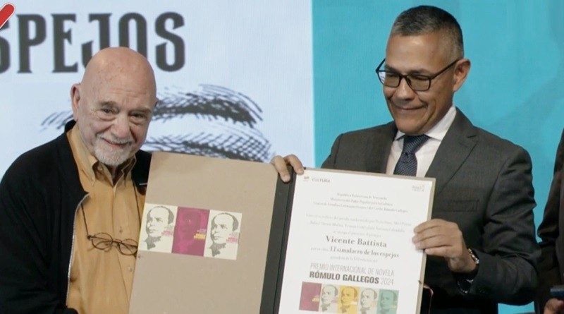 Vicente Battista recibe el 21° Premio Internacional de Novela Rómulo Gallegos
