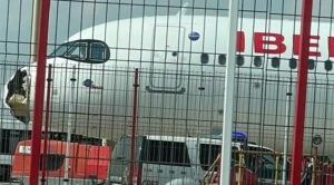 Vuelo de Iberia realiza aterrizaje de emergencia en el aeropuerto de Madrid