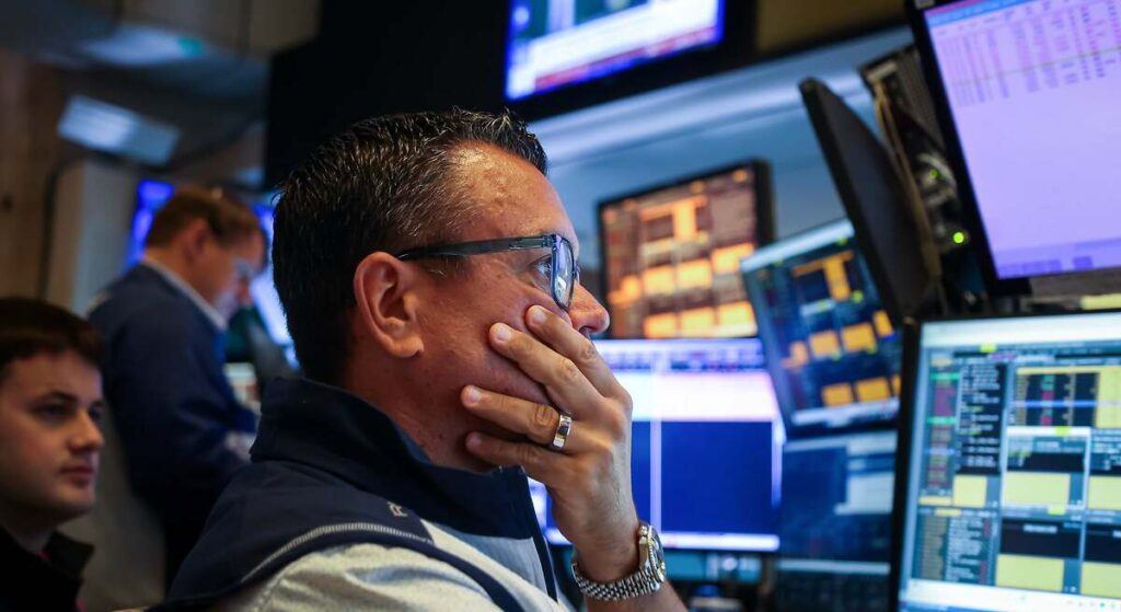Wall Street cae un 2% ante la nueva batería arancelaria de Trump y la debilidad del empleo en EEUU