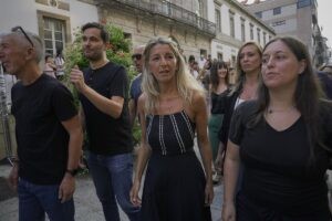 Yolanda Díaz ve una «barbaridad» dejar la extinción de incendios «en manos privadas» y censura la precariedad | europapress.es