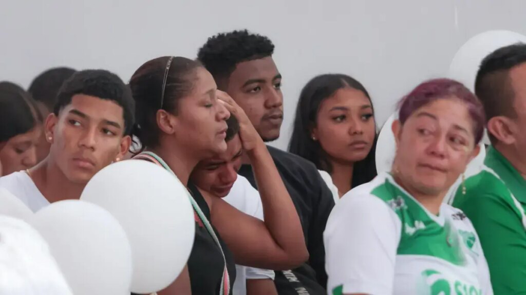 así fue el sepelio de Juan Diego Martínez y la velatón por los rostros detrás de la tragedia