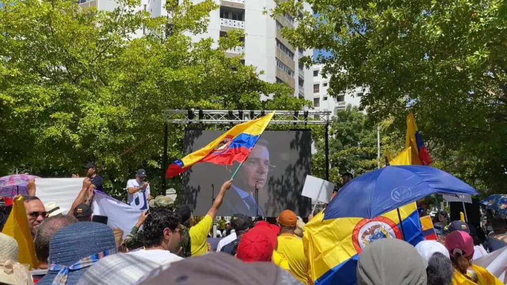 ciudadanos se reunieron en el Parque Washington en respaldo al expresidente Álvaro Uribe Vélez