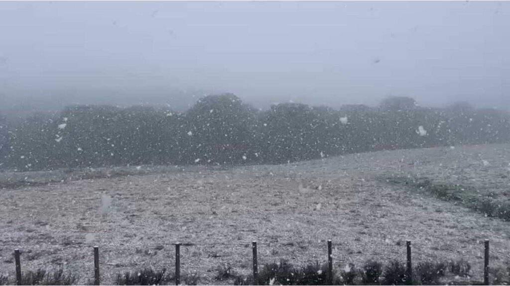 ciudades cubiertas por nieve y récord en temperaturas bajo cero